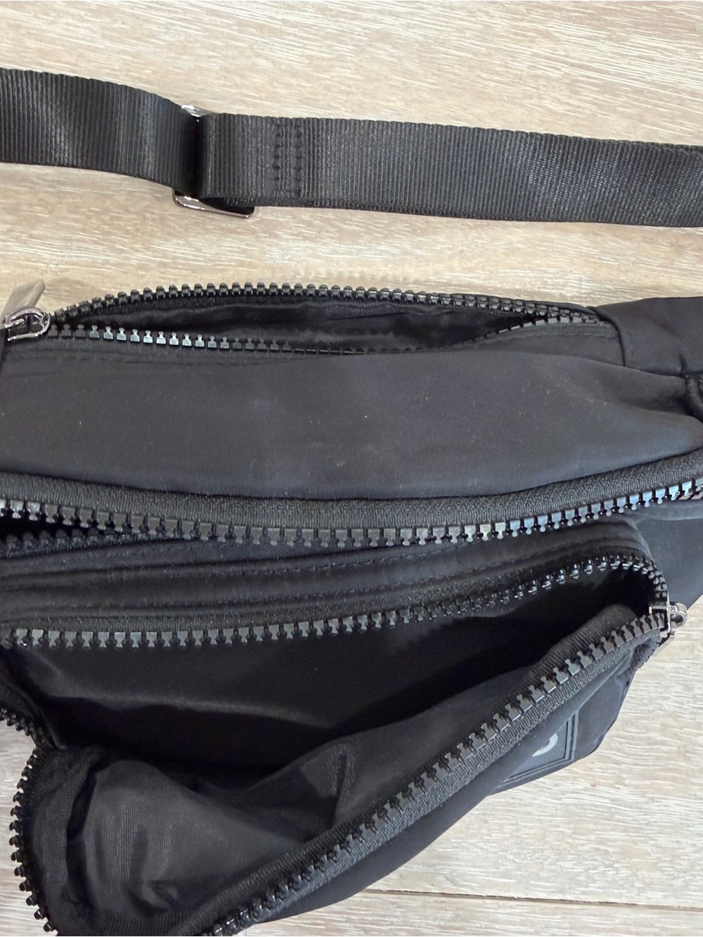 ALO Yoga Belt Bag - Picture 5 of 10
